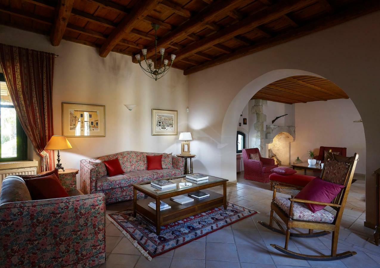 Castello Villa Daphnes - Private Pool & Whirlpool Dhafnes Bagian luar foto